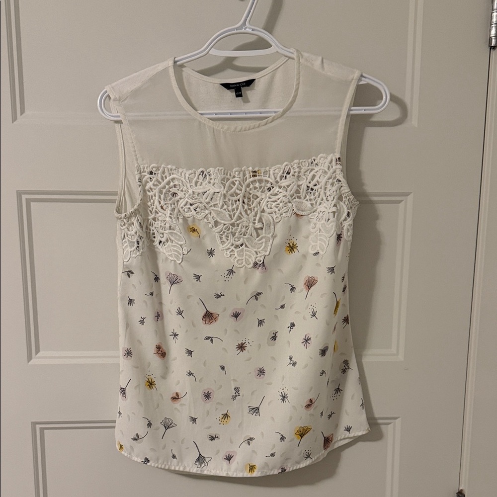 RW&CO. Cream Floral Lace Blouse